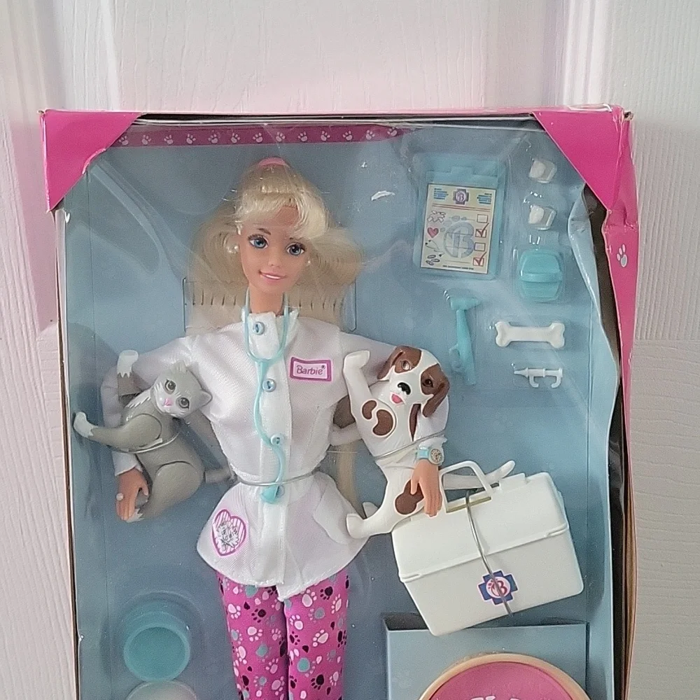 Pet Doctor Barbie - Picture 3 of 7